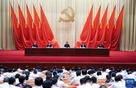 習(xí)近平：信念堅定對黨忠誠實事求是擔(dān)當作為 努力成為可堪大用能擔(dān)重任的棟梁之才