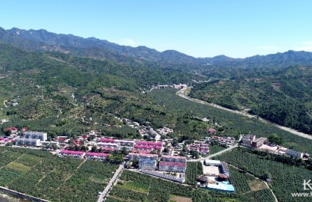 河北省內(nèi)丘縣崗底村：挑起“金扁擔(dān)” 端上“金飯碗”