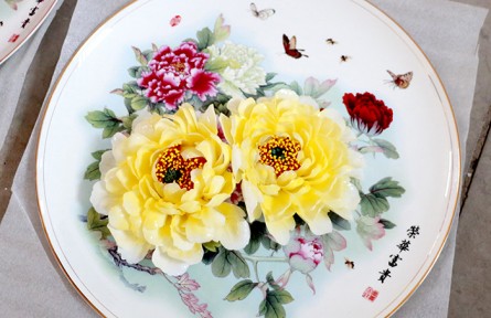 山東省菏澤市：讓牡丹在瓷器上“綻放” 奮力延長牡丹產(chǎn)業(yè)鏈