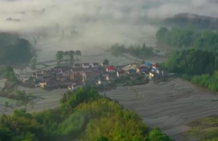 【奮進(jìn)新征程 建功新時(shí)代】擺脫貧困彪炳史冊 鄉(xiāng)村振興再啟新程