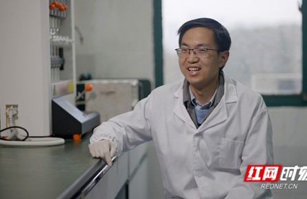 湖南農(nóng)業(yè)大學(xué)教授伍樹松：醉心于科研世界 只為讓家鄉(xiāng)土豬走向世界