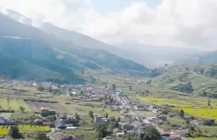 【總書記與我們?cè)谝黄稹慷死沃袊埻?兜好民生底線