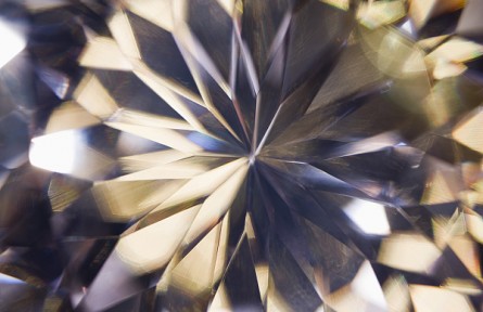 日本研究明確“納米多晶金剛石”實現(xiàn)迄今最高強(qiáng)度