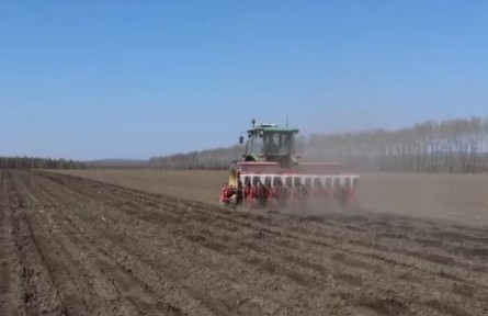 黑龍江墾區(qū)大豆播種全面展開