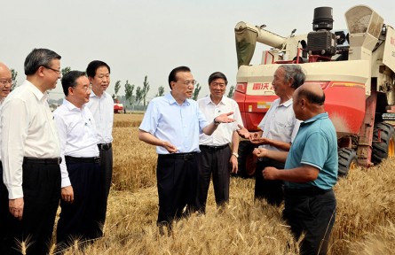 李克強(qiáng)在河北考察時(shí)強(qiáng)調(diào)：扛穩(wěn)保障糧食和能源安全責(zé)任 為穩(wěn)經(jīng)濟(jì)大盤(pán)穩(wěn)物價(jià)提供堅(jiān)實(shí)支撐