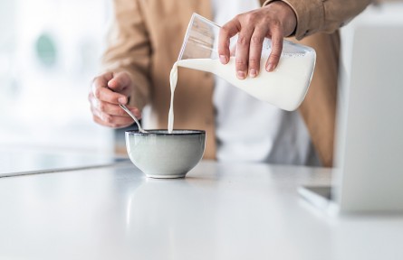 辟謠 | 小眾奶占領(lǐng)市場(chǎng)，它們真的比牛奶好嗎？