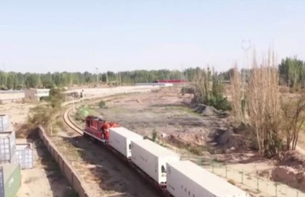 新疆開(kāi)行2022年首趟新梅冷鏈專列