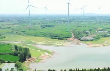 江蘇揚(yáng)州：水產(chǎn)養(yǎng)殖戶科學(xué)飼養(yǎng)應(yīng)對(duì)高溫天氣