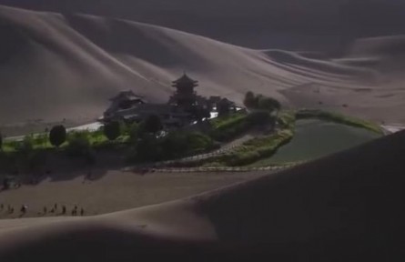 甘肅敦煌：月牙泉為何從未被流沙掩埋？