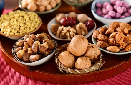 辟謠 | 吃堅(jiān)果相當(dāng)于喝油？吃對(duì)了還能減肥呢！