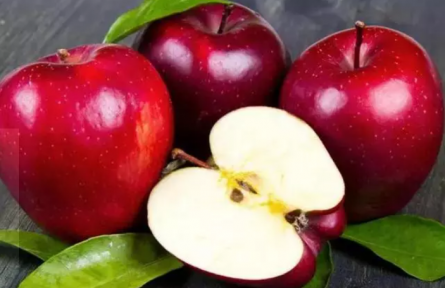 每天適量吃煮熟的蘋果，堅持一段時間，或有“4個甜頭”悄然而至