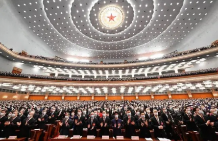 政府工作報(bào)告極簡版來了！只有700字