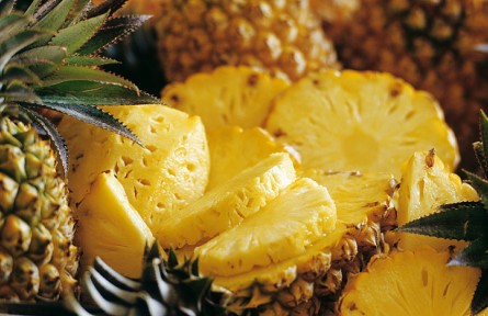 辟謠 | 菠蘿扎嘴是因為真有“針”？泡鹽水不管用，你可以試試這樣做