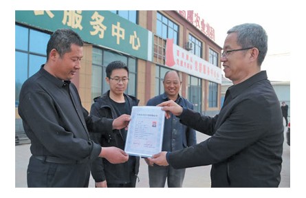 種地也能評(píng)職稱(chēng)——來(lái)自山東、吉林、甘肅等地開(kāi)展職業(yè)農(nóng)民職稱(chēng)評(píng)定試點(diǎn)的調(diào)研