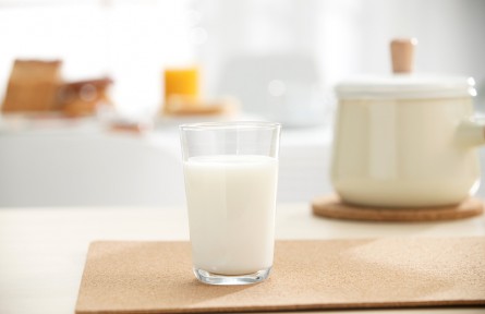 辟謠 | 牛奶喝太多會致癌？黑芝麻丸能防治脫發(fā)？這些食物謠言，很多人都信過