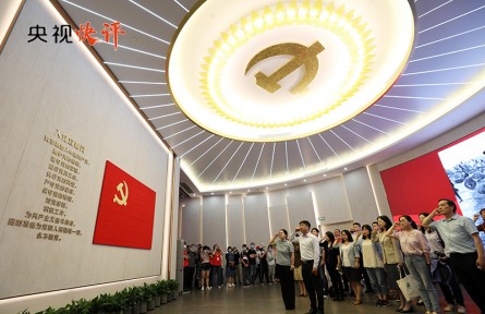 央視快評：以學增智，從黨的科學理論中悟規(guī)律、明方向、學方法、增智慧