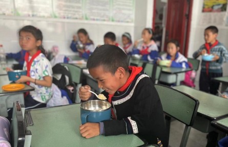 從營養(yǎng)餐到科學食養(yǎng) 如何守護學生健康？