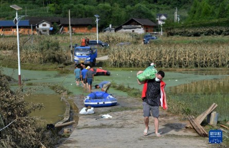 搶農(nóng)時，減損失——湖南湘西洪澇災區(qū)加緊恢復農(nóng)業(yè)生產(chǎn)見聞