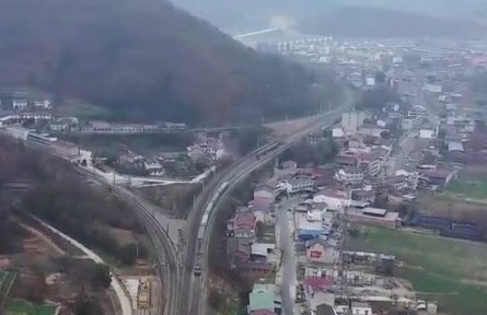 【新春走基層】陜西：秦嶺深處“小慢車”上的幸?！澳晡丁?></a></td>
<td align=