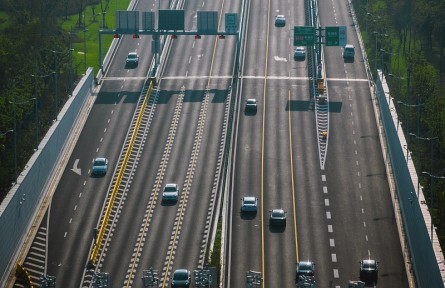 辟謠|高速路上是越快越省油嗎？