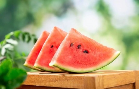 隔夜西瓜還能吃嗎？夏天如何健康吃瓜？