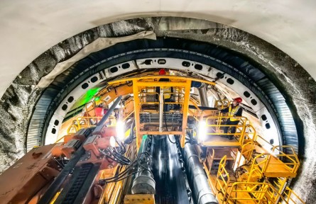 干字當(dāng)頭 破浪前進(jìn)——2025年中國(guó)經(jīng)濟(jì)開局述評(píng)