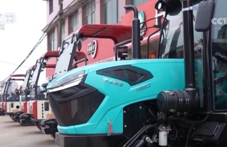 育種插秧、翻耕稻田，生產(chǎn)忙！各地春耕沃野生機(jī)勃勃