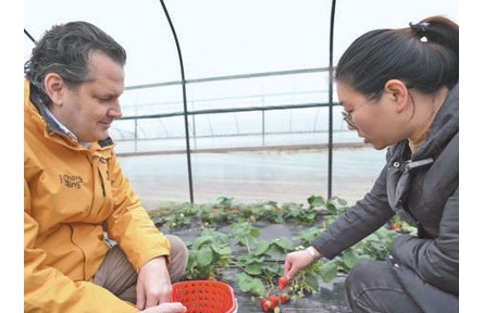 國(guó)際人士看中國(guó)鄉(xiāng)村全面振興：看，產(chǎn)業(yè)富民的好“豐”景