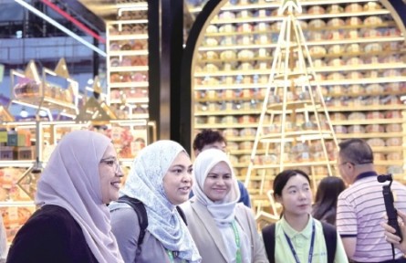 多國特色農(nóng)食產(chǎn)品亮相消博會 共繪全球消費新圖景