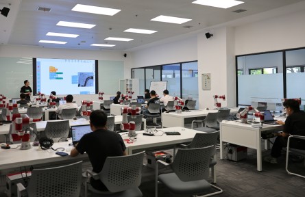 人力資源服務業(yè)與制造業(yè)融合發(fā)展 integration of HR services with the manufacturing sector