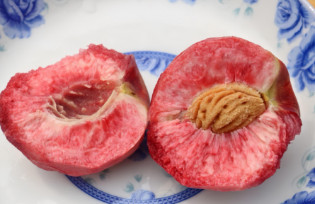 湖北廣水：胭脂紅鮮桃成為夏季“大爆款”