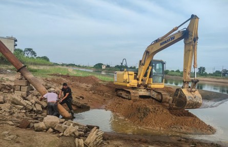 江西余干：干群合力抗旱保苗