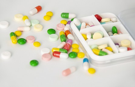 吃藥時不能喝綠豆湯，會“解藥”？吃藥時真正不能吃的是……