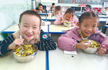 從25.83萬(wàn)人到51.31萬(wàn)人 青海學(xué)生營(yíng)養(yǎng)餐補(bǔ)助覆蓋面擴(kuò)大