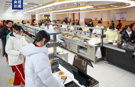 告別校外供餐 2027年底所有北京中小學(xué)將實(shí)現(xiàn)校內(nèi)食堂供餐