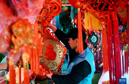 鄉(xiāng)村“跑腿員” 把過(guò)年的“牽掛”送回家